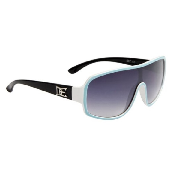 Two for 30 cute sunglasses comes with hard case - Picture 3 of 6